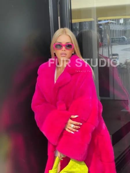 Норковая шуба в цвете фуксия длинная - фото 0