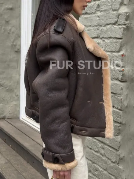 Кроп - дубленка двубортная Dark brown на пуговицах - фото 4