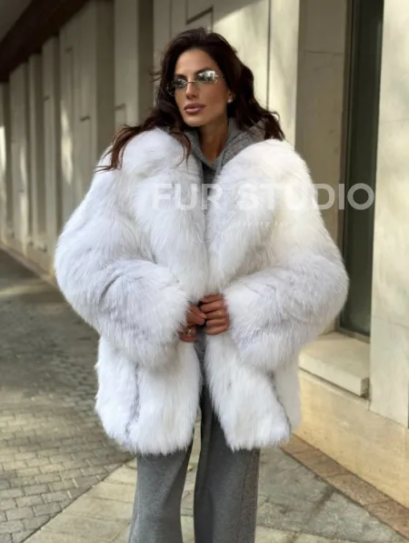Шуба из белой арктической лисы - фото 0