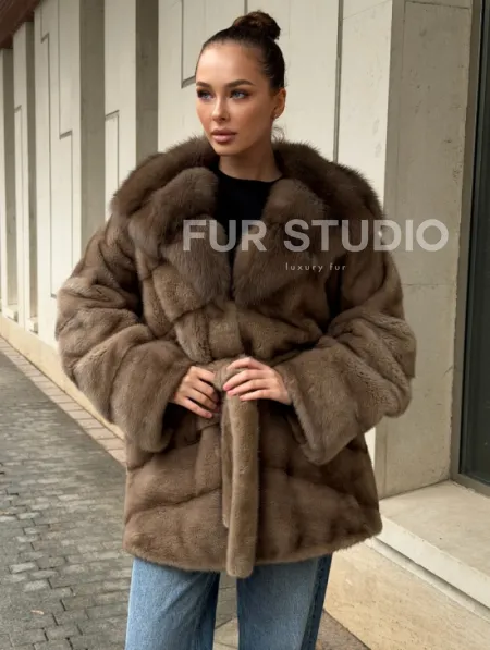 Полушубок норковый с капюшоном из меха куницы - фото 6