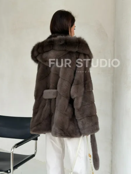 Меховой норковый полушубок с капюшоном куница - фото 9