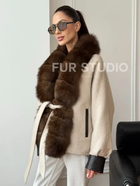 Женское шерстяное полупальто с мехом - фото 11