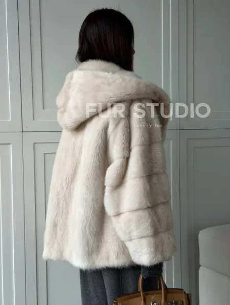 Норковый полушубок с капюшоном кобра - фото 9