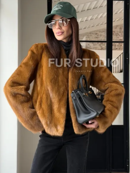 Меховой жакет из золотой норки - фото 16