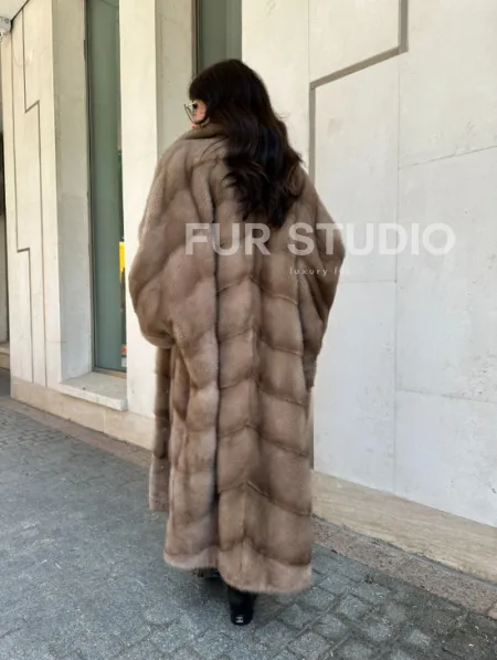 Норковая шуба с английским воротником  - цвет пастель  - стиль 