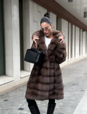 Шуба из меха куницы с капюшоном цвет трюфель - фото 9