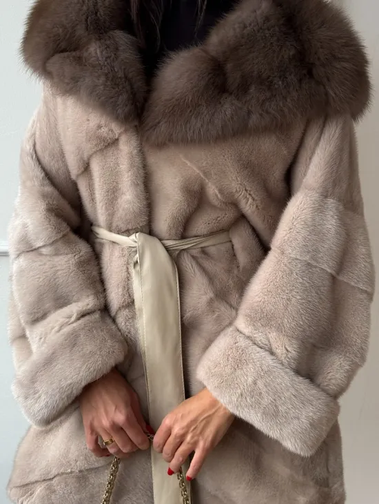 Меховое полупальто из меха норки с капюшоном куница - фото 1