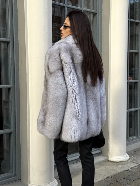 Шуба из аукционного меха финского песца, цельные пластины - фото 10