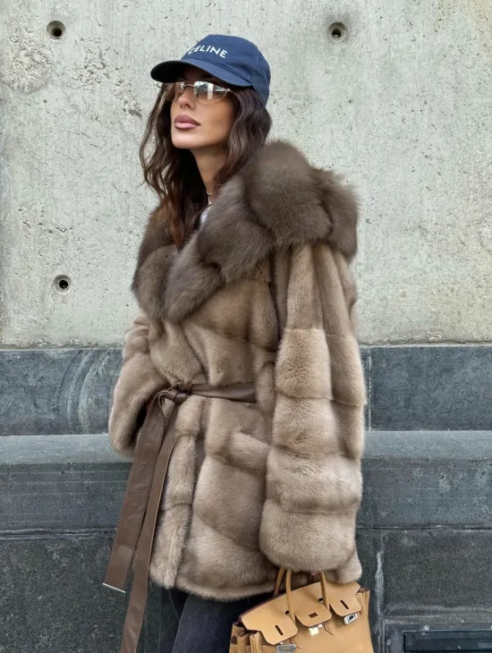 Женское зимнее норковое пончо с капюшоном куница - цвет пастель - фото 8