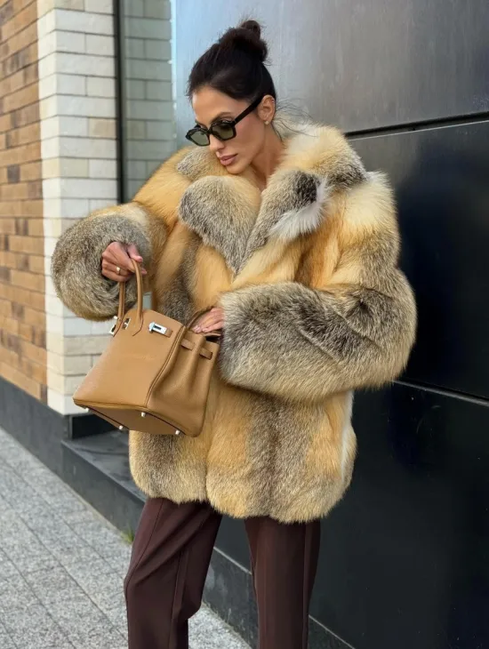 Золотистая шуба из натурального меха лисы цельные пластины - фото 3