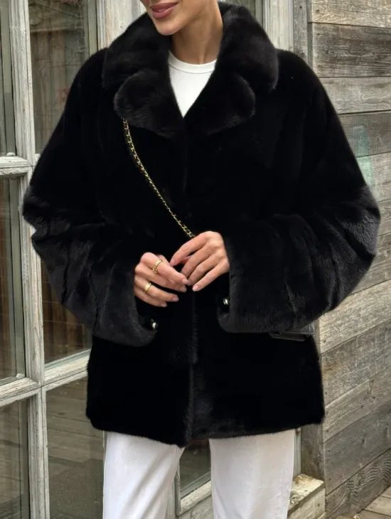 Черный короткий полушубок из плюшевой норки VELVET с английским воротником - фото 1