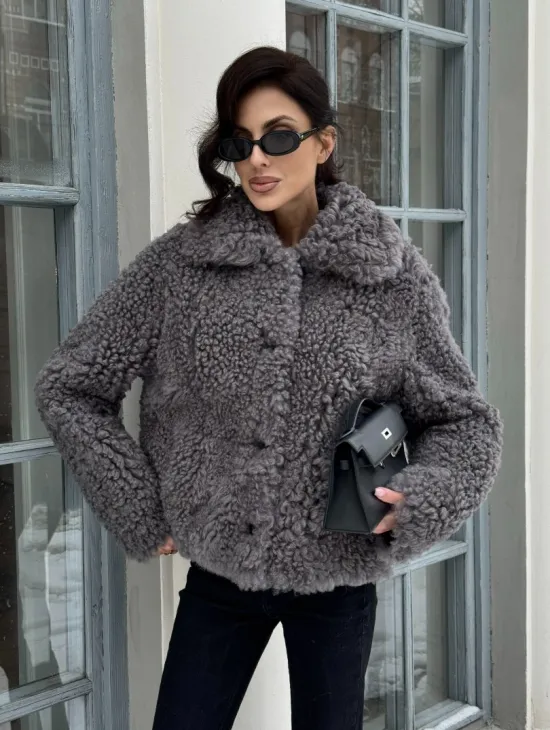 Короткая шубка из натуральной овчины с воротником апаш - фото 5