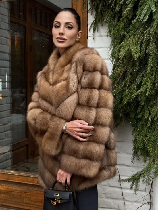 Полушубок из куницы с воротником V-образным - фото 7