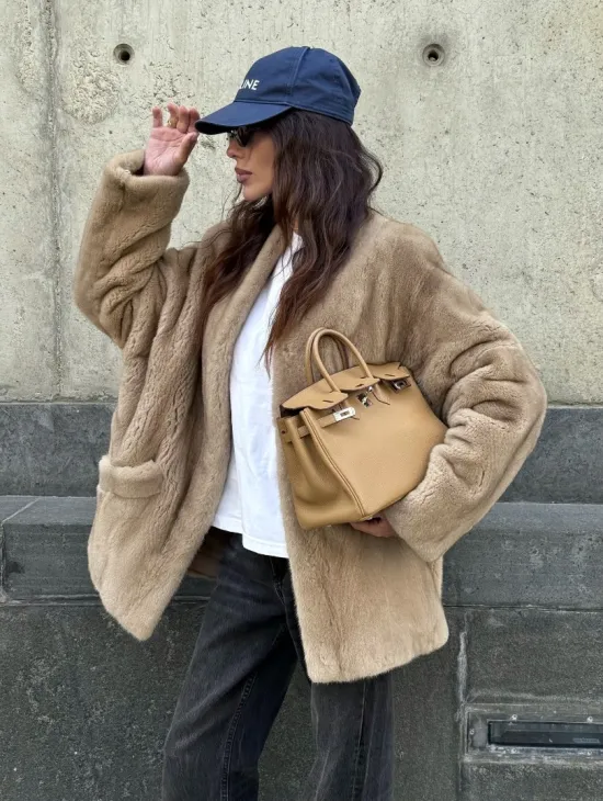 Норковый жакет в натуральном цвете пастель с V-образным воротником - фото 11