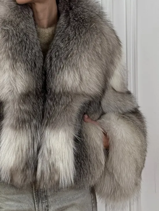 Женская короткая меховая куртка - шуба из натурального лисьего меха - фото 1