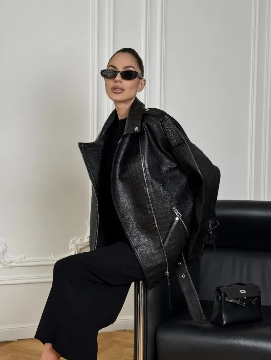 Total black удлиненная женская косуха из натуральной кожи CROCO с косой застежкой-молнией - фото 10