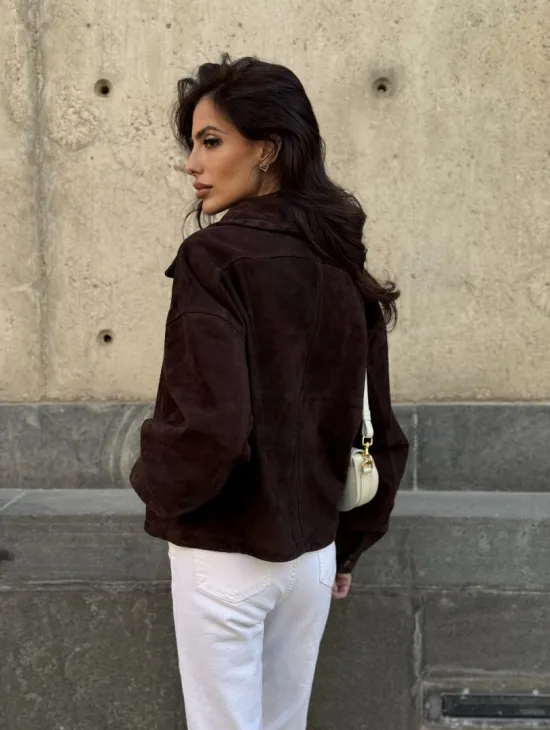 Демисезонная короткая замшевая куртка 