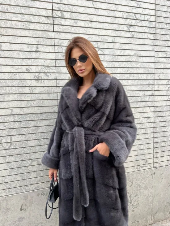 Удлиненная шуба из норки в цвете графит - фото 6
