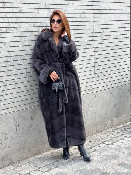 Удлиненная шуба из норки в цвете графит - фото 0