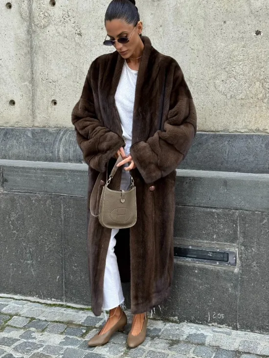 Роскошная шуба из аукционного меха норки SAGA FURS - цвет соболь - фото 4