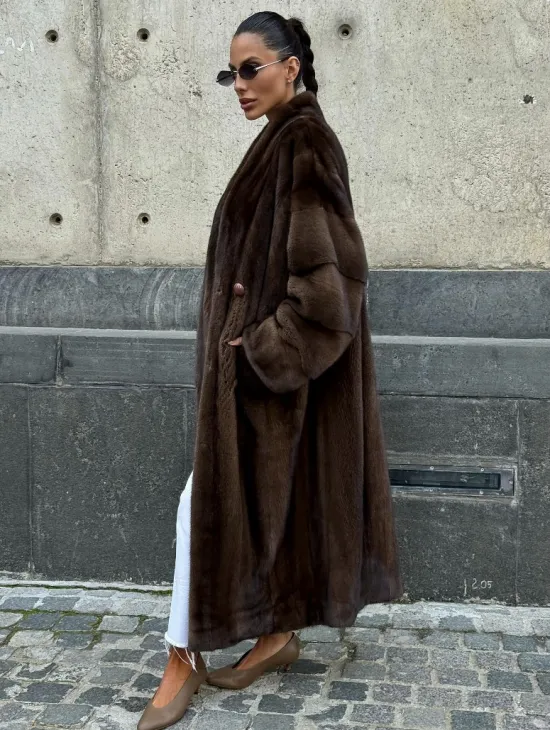 Роскошная шуба из аукционного меха норки SAGA FURS - цвет соболь - фото 7