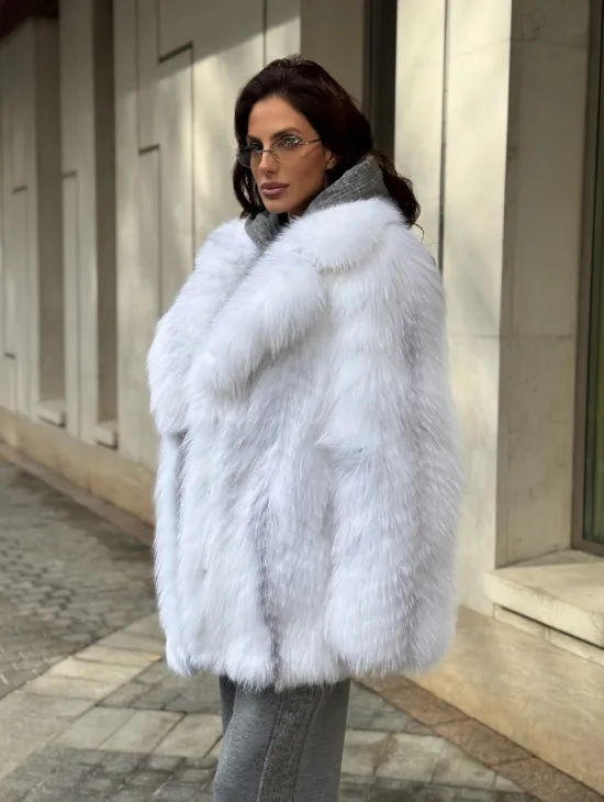 Шуба из белой арктической лисы - фото 6