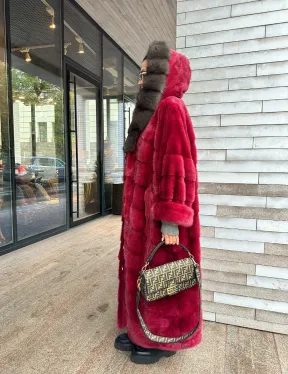 Длинная норковая шуба с капюшоном куница - фото 15