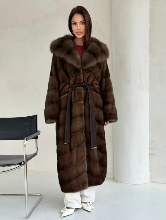 Норковая шуба цвета «орех» с капюшоном из куницы - фото 8