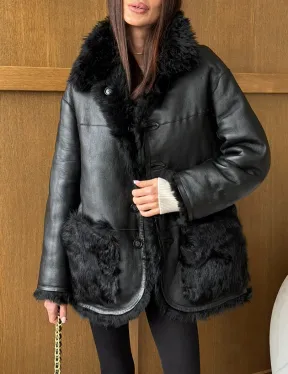 Черная двухсторонняя дубленка из меха тиградо - фото 3