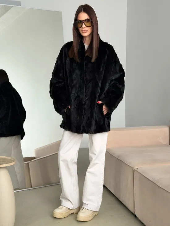 Шуба норковая из кусочков в стиле оверсайз - фото 3