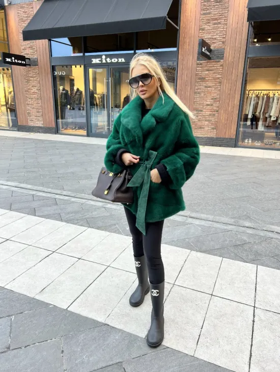 Короткая шуба из меха норки Velvet в изумрудном цвете - фото 5