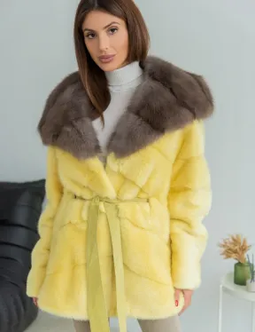 Норковое пончо - шуба с капюшоном из меха куницы - желтого цвета - фото 1