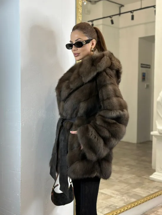 Шуба из меха куницы Dark с капюшоном - фото 3