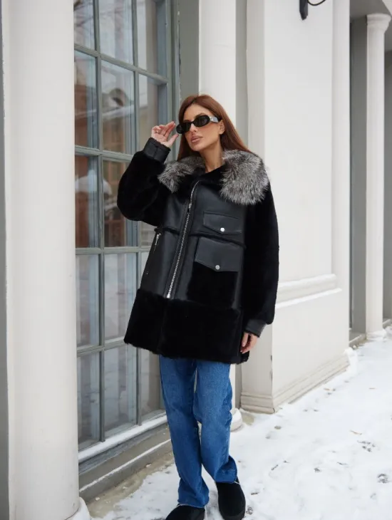 Дубленка черная с меховым воротником - фото 4
